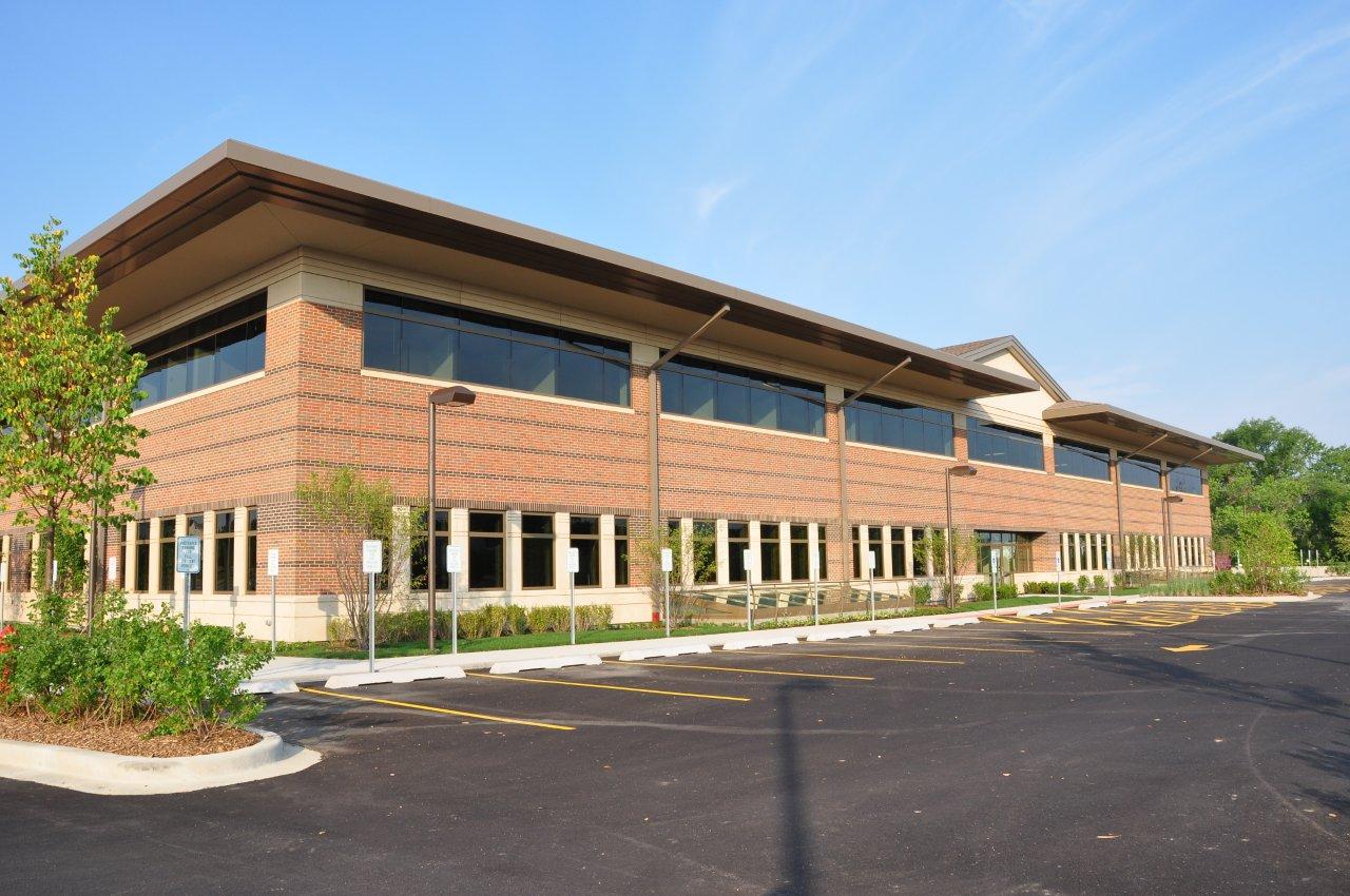 Exterior view of Northshore UHS Gurnee.