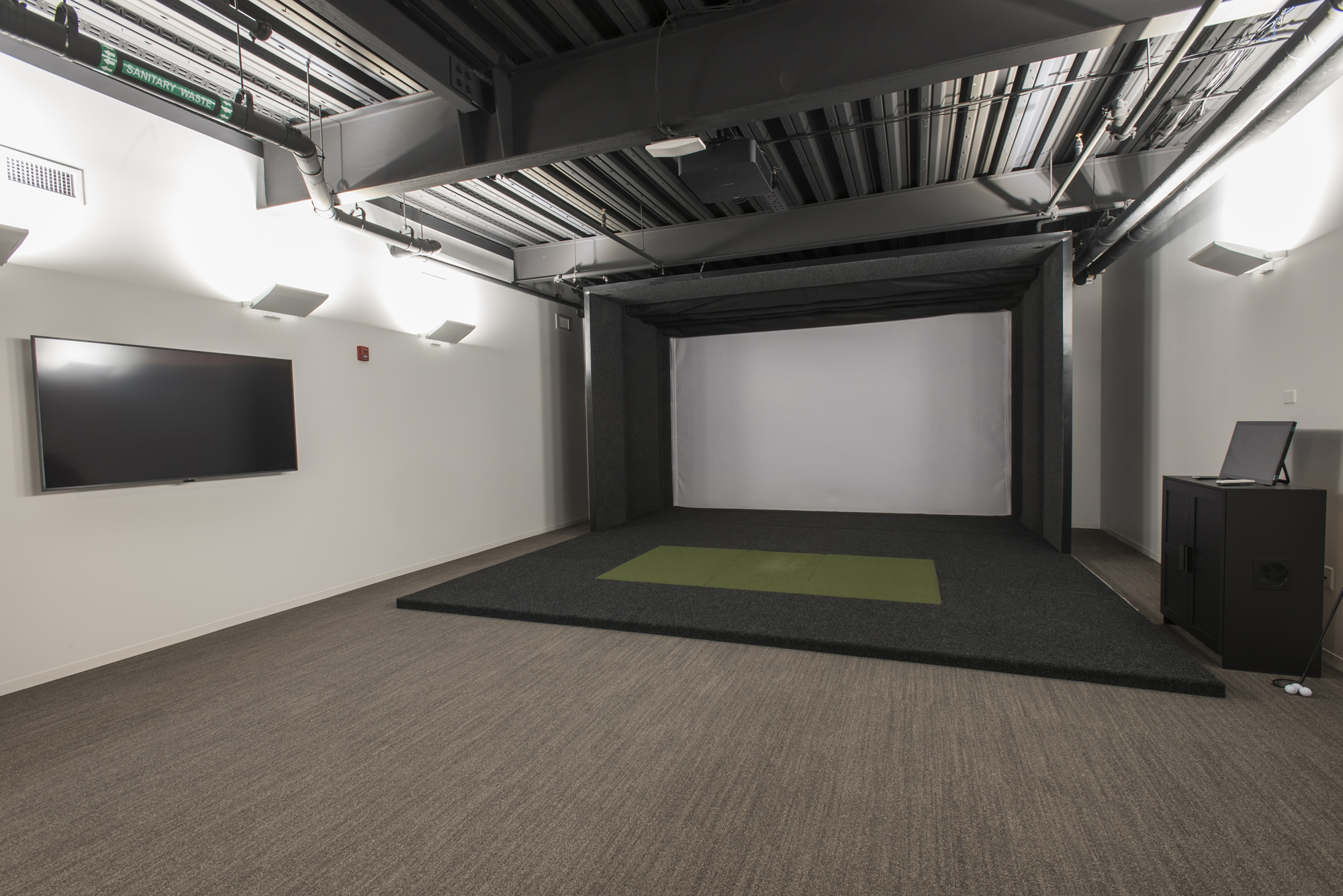 Golf simulation in Evans Scholars.