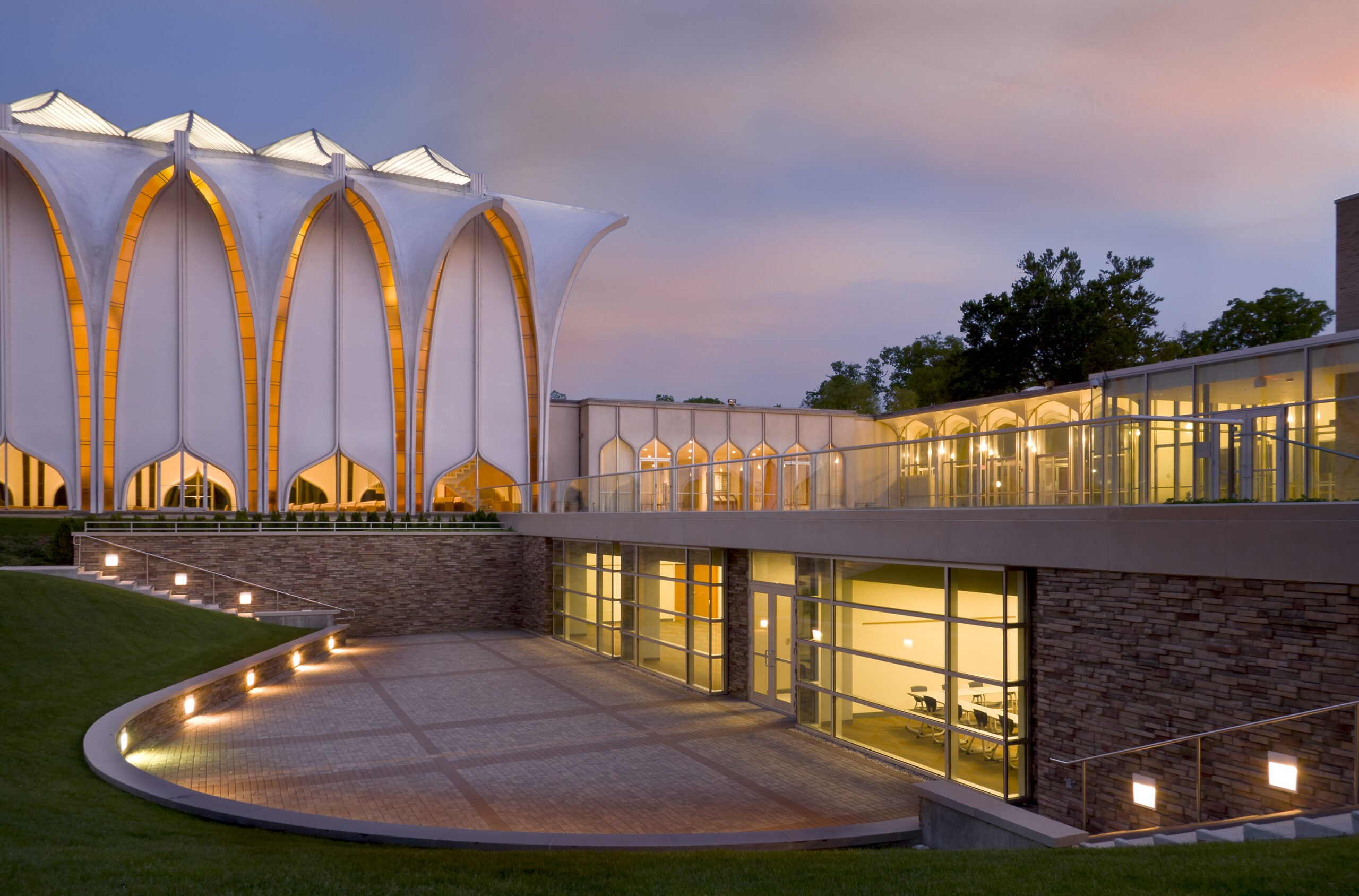 Exterior of North Shore Congregation of Israel